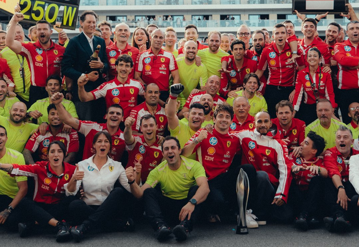 Charles Leclerc y Lewis Hamiltomn from: @ScuderiaFerrari