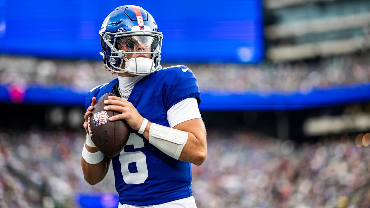 Jaxson Dart from: giants.com