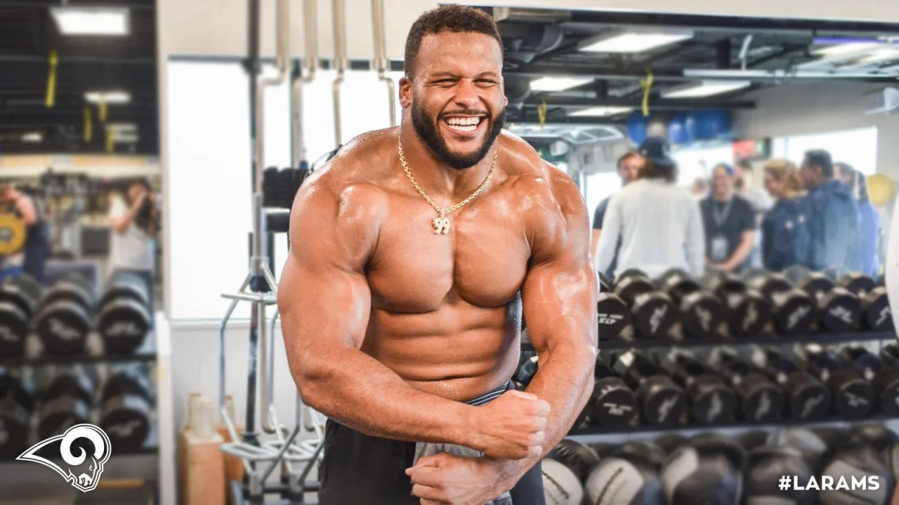 Aaron Donald from: therams.com