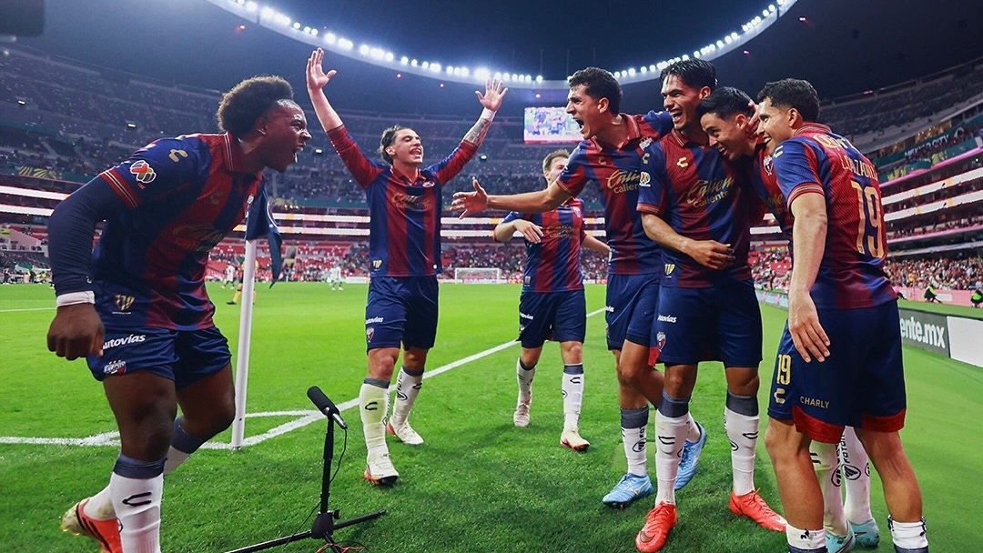 Resumen y goles de la victoria 4-2 de Atlante sobre Monterrey. Anotaciones de Puente, Calzadilla, Tercero y Julio espantan los fantasmas en un final de infarto.