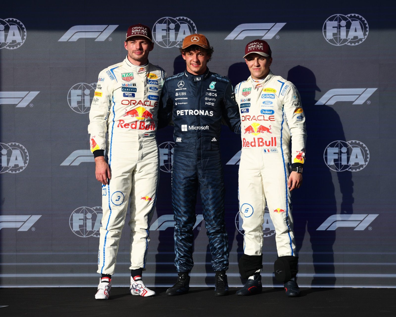 Max Verstappen, Kimi Antonelli e Isack Hadjar from: @redbullracing
